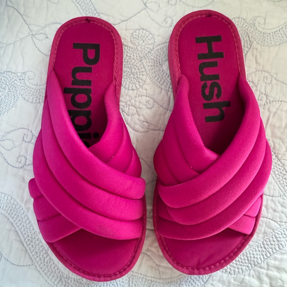 Hush Puppies Women's Fuchsia Slippers
